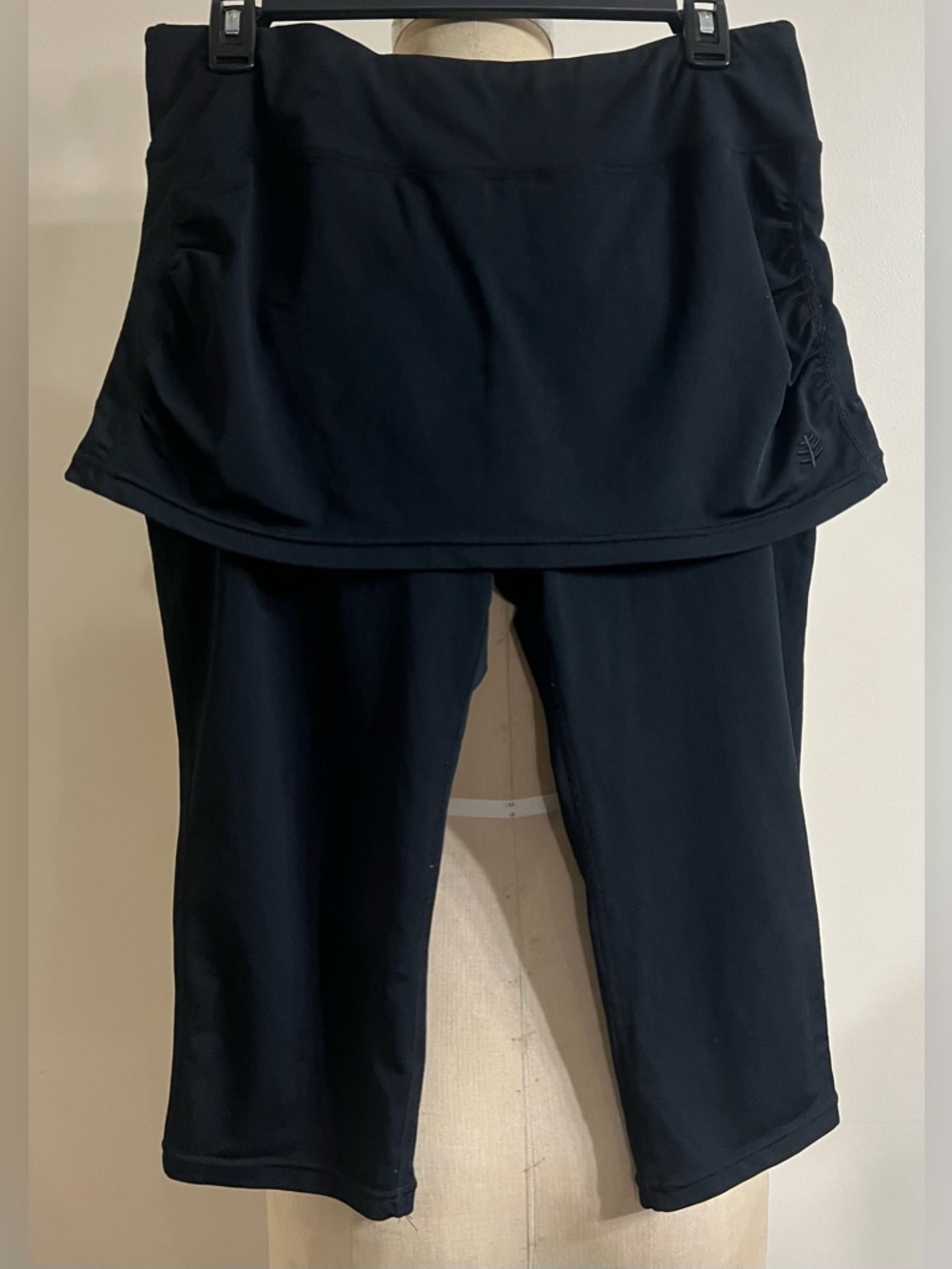 Coolibar Women's Black Leggings with Skirt Overlay Size Large